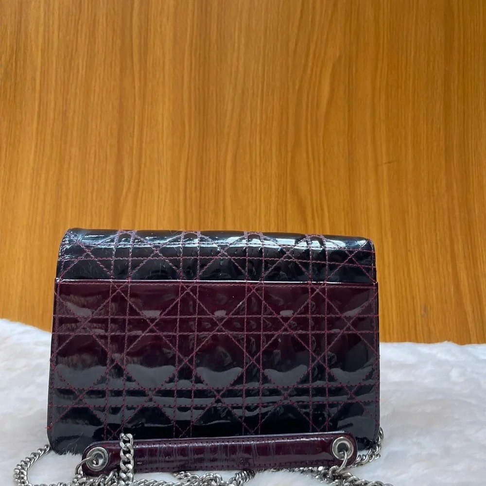 Christian Dior patent leather cannage bag in wine and black - Picture 6 of 6